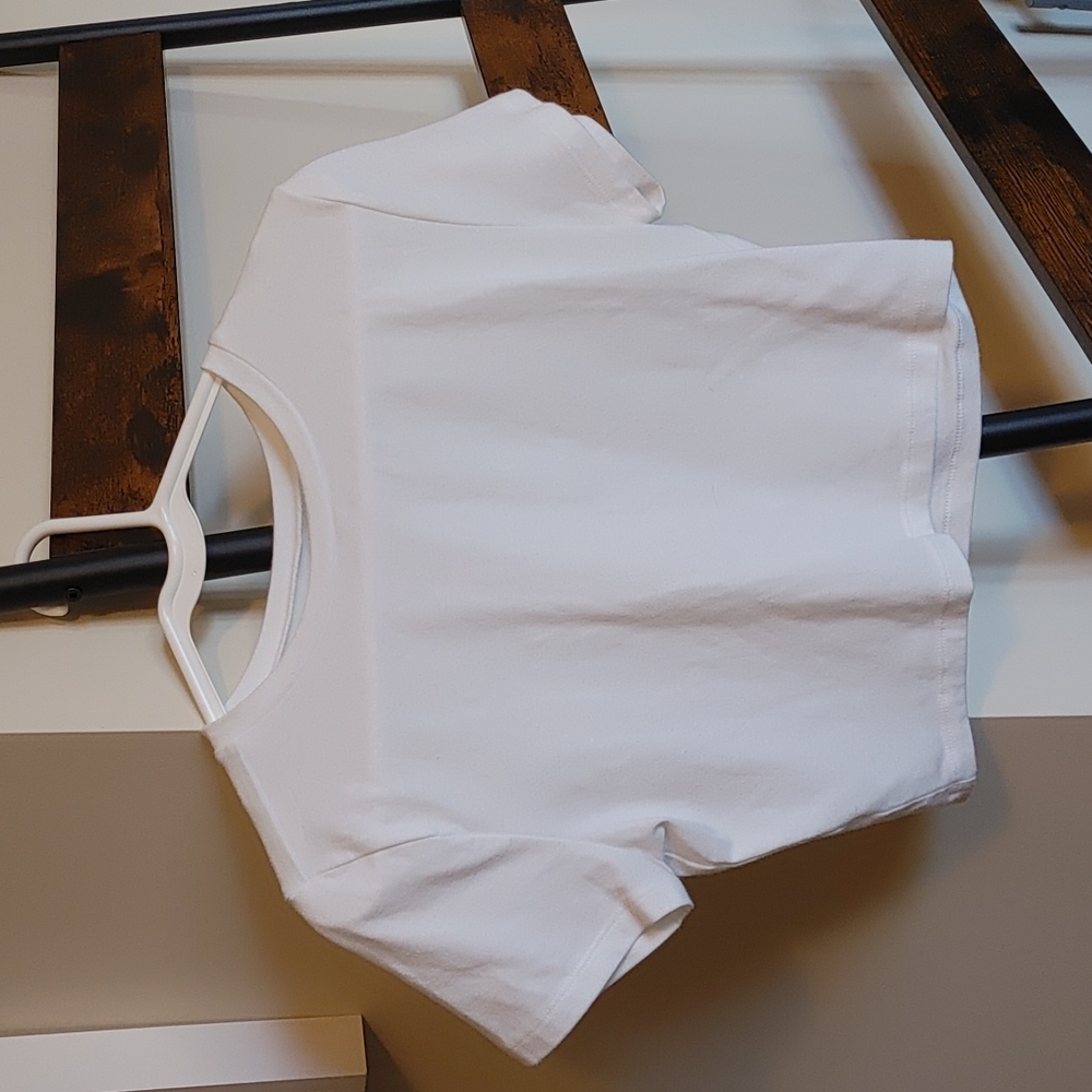 Womens white cropped t shirt